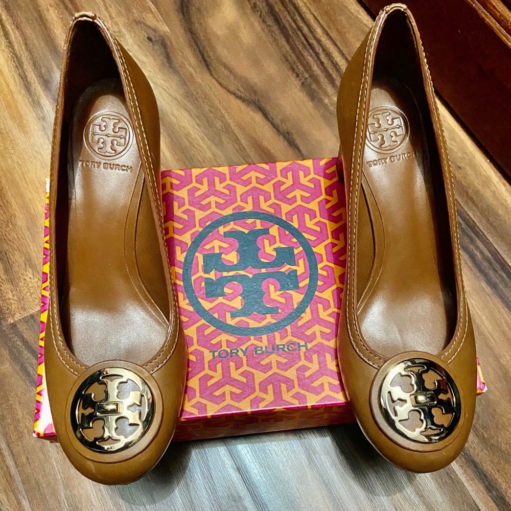 Mid heel pump